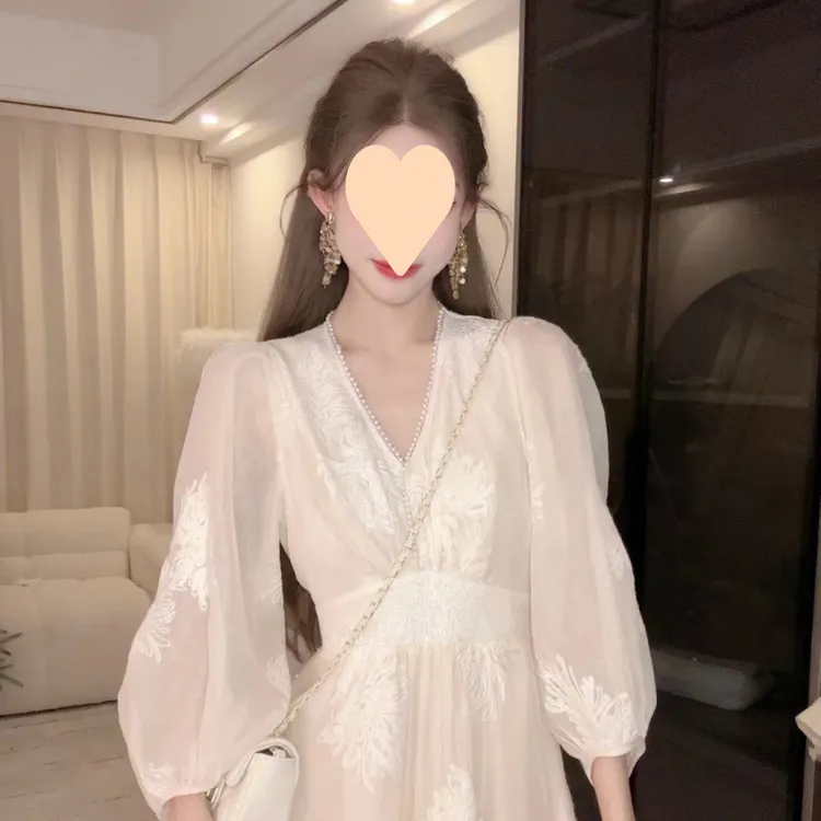 法式名媛风绣花领长袖连衣裙女夏季新款温柔气质收腰显瘦裙