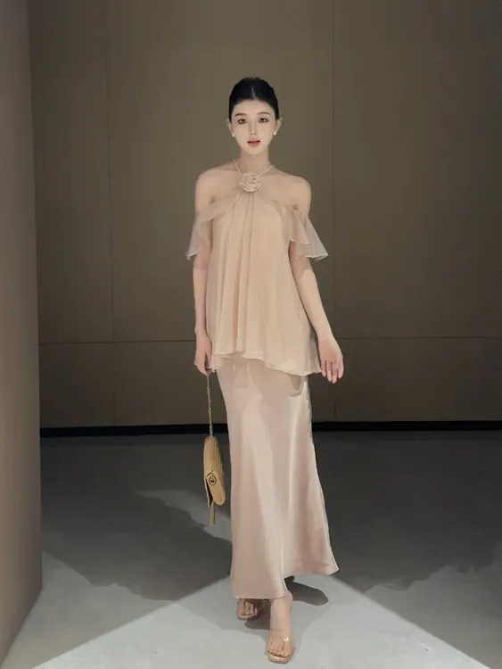 现货春日部【清透美人】法式挂脖上衣半身裙两件套0945