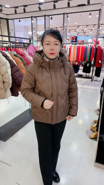 时尚优雅连帽短款中年妈妈冬季保暖外套