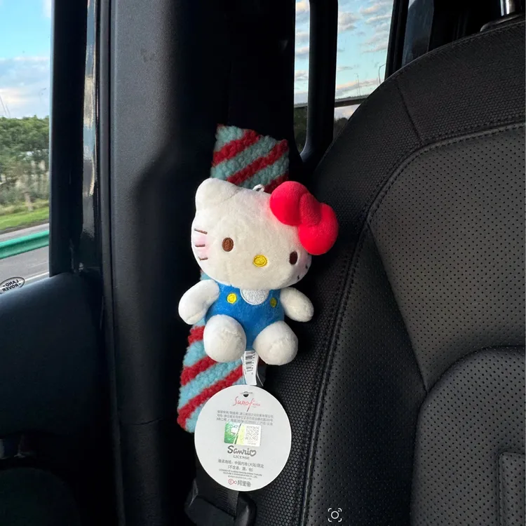 正版可爱hellokitty毛绒公仔汽车安全带护肩套车载防勒脖保险带保
