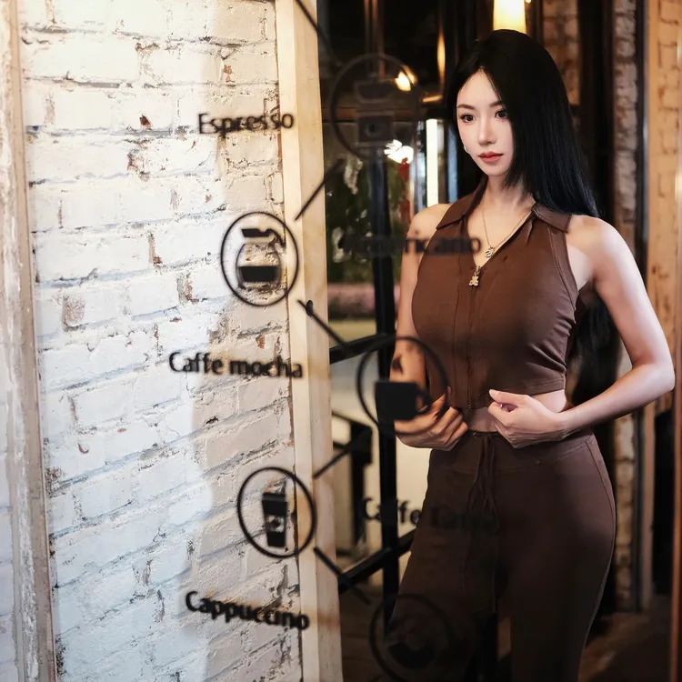 玛珂儿MARK舞服 辣妹Polo领无袖背心上衣搭配修身微喇开叉阔腿裤