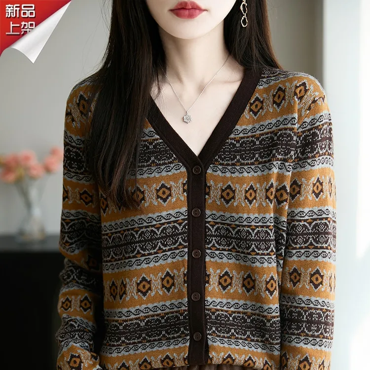 哥弟阿玛施官方2025秋季新款民族风长袖羊毛衫女士V领提花针织衫