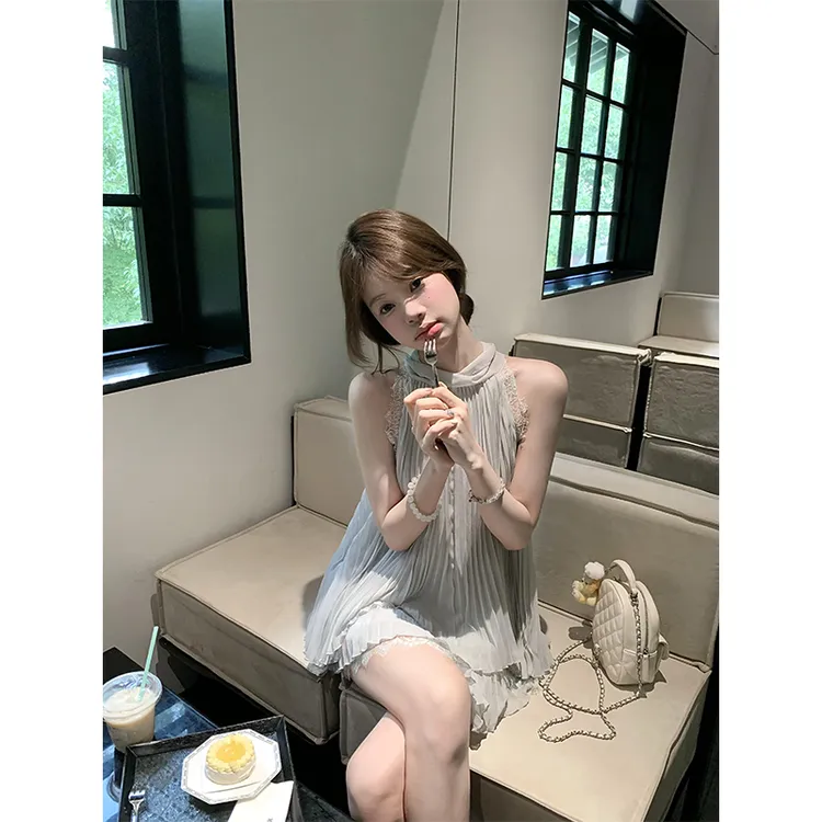 千金清冷感贵系衣服法式蕾丝别致挂脖背心上衣半身裙褶皱短裙女