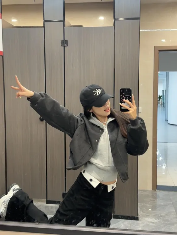 2025早秋新款美式复古连帽卫衣外套女宽松休闲棒球服时尚两件套装