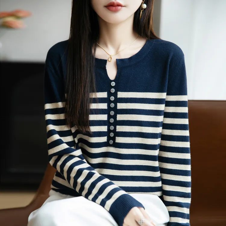 秋冬新款法式撞色条纹圆V领贝壳扣百搭针织衫打底毛衣