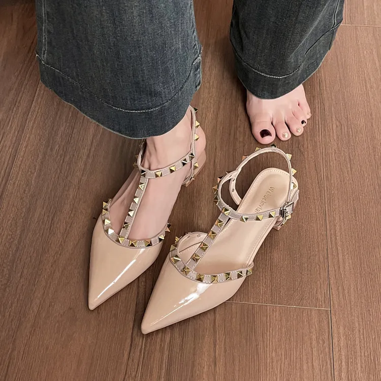 小香风铆钉包头凉鞋女夏外穿大码女鞋显脚小尖头仙女风配裙子低跟