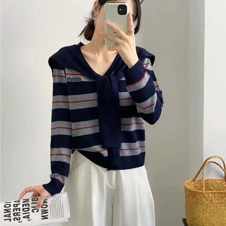时尚毛衣针织开衫披肩两件套秋冬新款V领撞色条纹打底衫百搭上衣