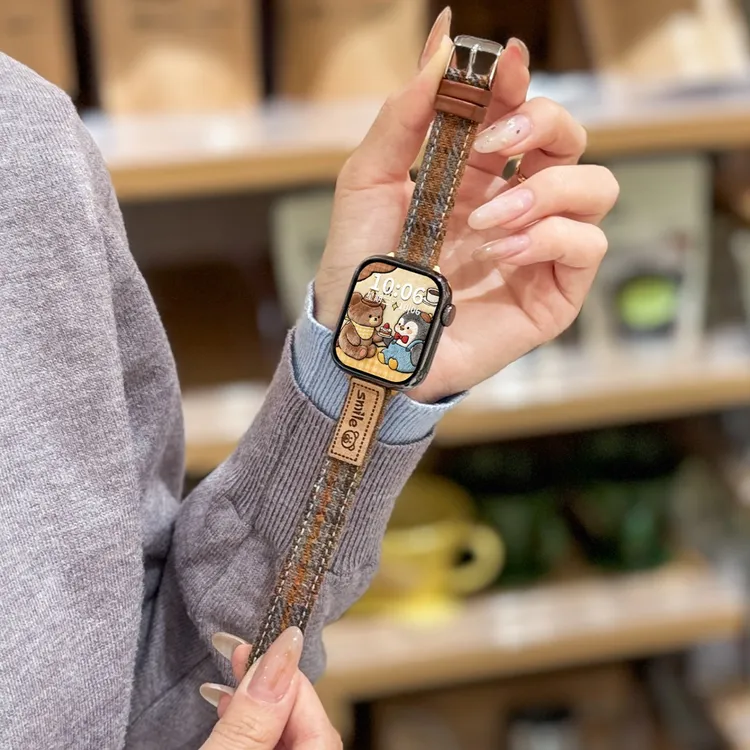 适用苹果手表applewatch S11表带复古毛呢小熊iwatch S10皮质拼色