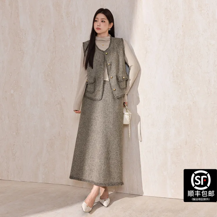 蓝语大码女装2025秋季新品高级感小香风套装流苏马甲半身裙三件套