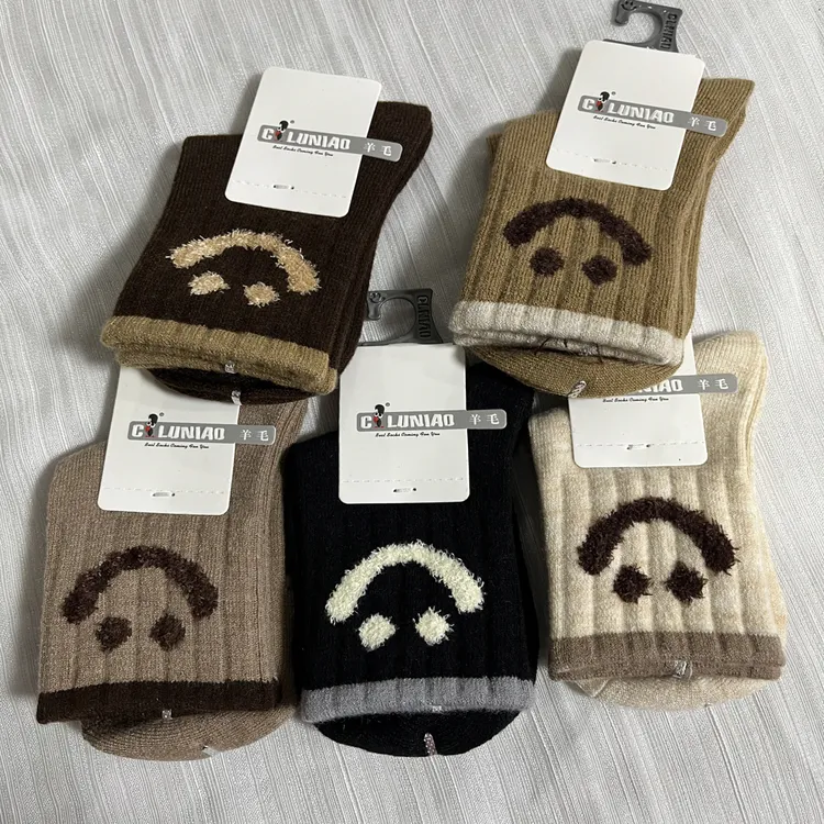 紫鹭鸟男女童通用中筒冬款绒袜笑脸款潮袜