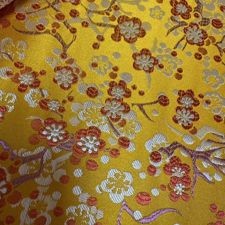 金黄色梅花，织锦缎，门幅 75 公分