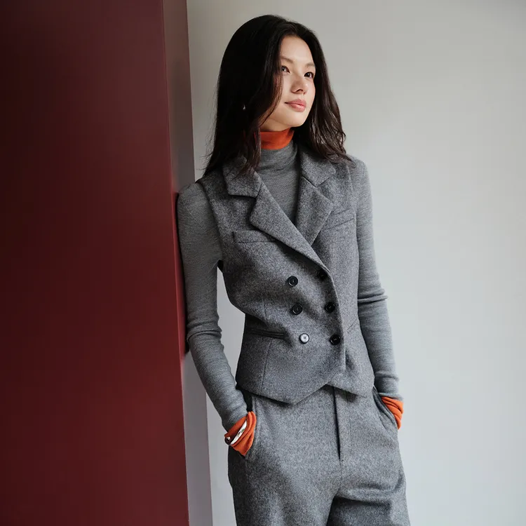 EP雅莹2025新款女装 复古羊毛混纺双排扣双面顺毛呢收腰马甲1020B