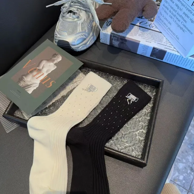 满天星辰新款烫钻重工流苏饰品中筒袜精品高颜值ins潮简约女袜