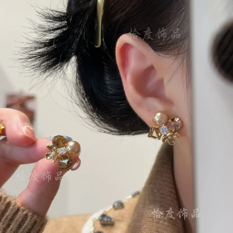 铜合金合成锆石耳饰 【恰度】法式优雅轻奢锆石花朵珠珠耳钉