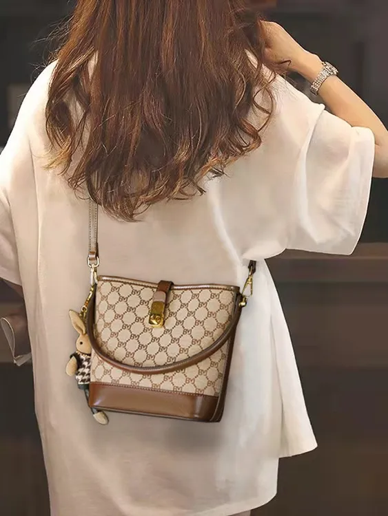 小包包女款轻奢高质量水桶包2025新款时尚手提单肩包大容量斜挎包