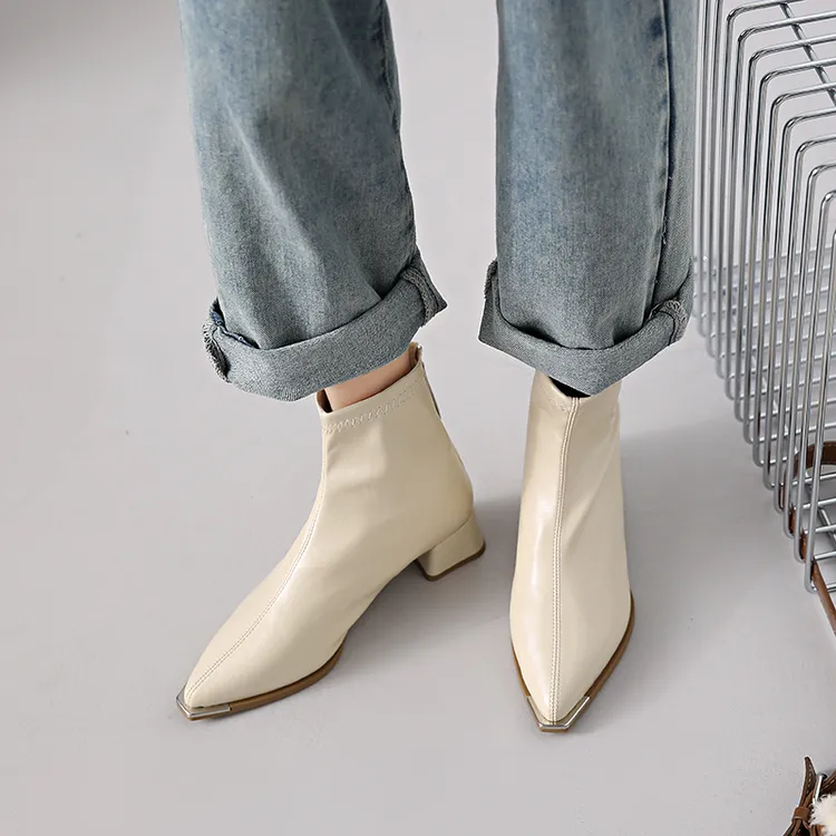 中跟瘦瘦短靴子2025新款爆款粗跟尖头白色弹力靴马丁靴气质小短靴