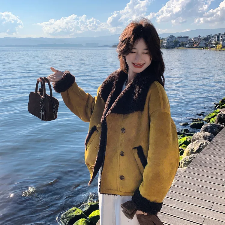 姜黄色氛围感毛绒减龄女冬新款小个子加厚短外套保暖派克服加绒