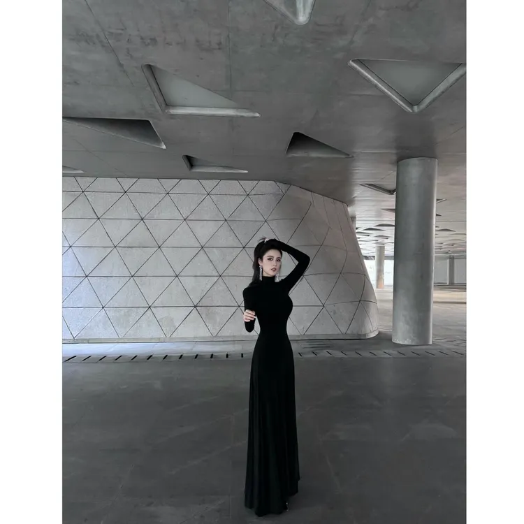 BETTER ME 复古高级感磨毛薄绒高领黑色长袖质感简约高雅连衣长裙