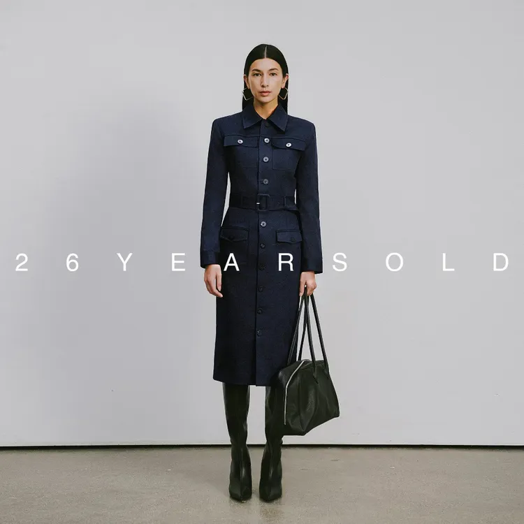 26YEARSOLD原创设计秋新款工装风极简单排扣经典修身连衣裙3654