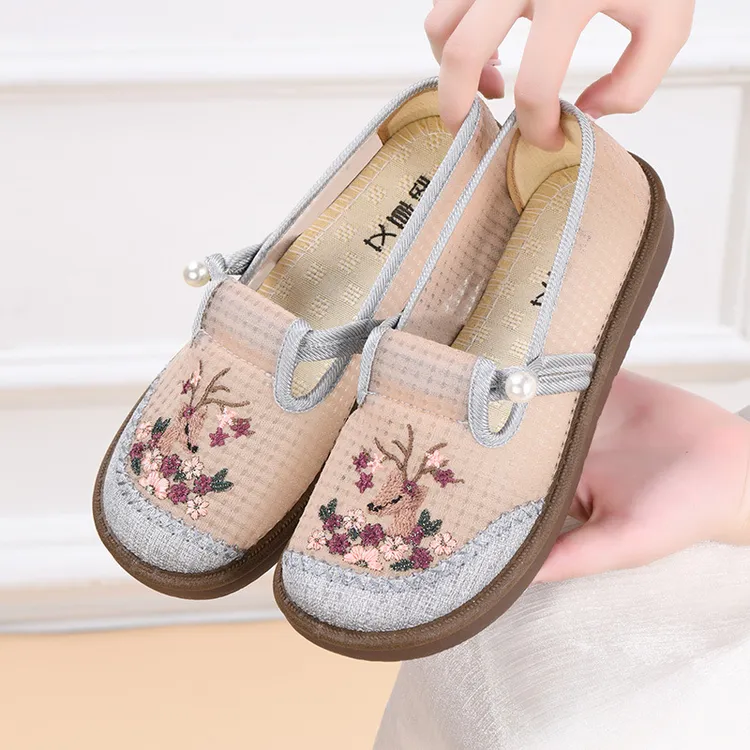 中老年妈妈鞋夏季新款镂空透气网面女鞋软底休闲单鞋一脚蹬绣花鞋