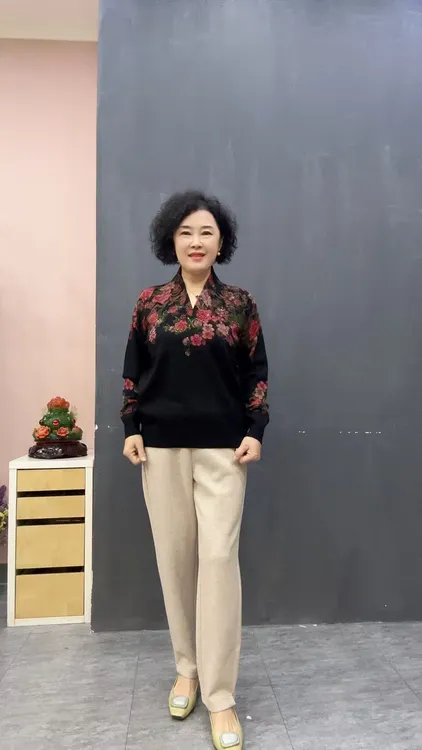 小v时尚百搭针织上衣