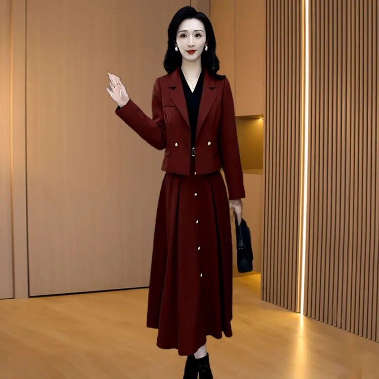 红色喜婆婆婚宴时尚套装连衣裙2025秋新款轻奢高级感小香风两件套