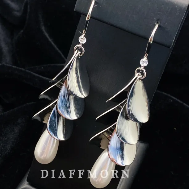 铜合金仿珍珠耳饰 YM《花瓣珠珠》 小众气质温柔百搭珠珠耳环