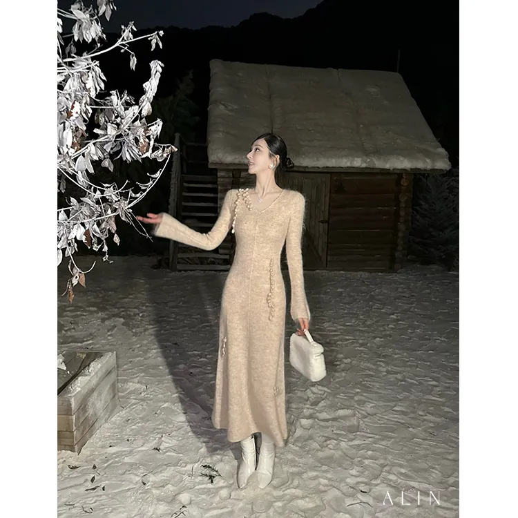 ALIN【晚香玉】马海毛羊毛混纺针织连衣裙V领立体花朵长裙AL5PZL11