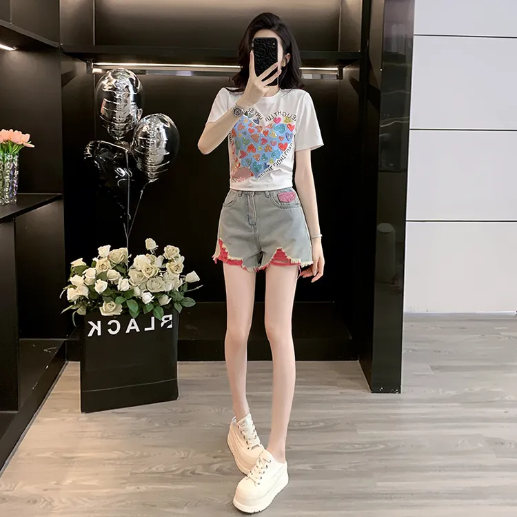 正肩休闲烫钻短袖T恤女短款上衣甜辣风多巴胺破洞牛仔短裤热裤子