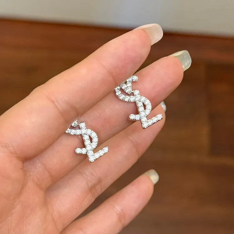 铜合金合成锆石耳饰 E0410时尚气质百搭轻奢耳钉小巧精致饰品