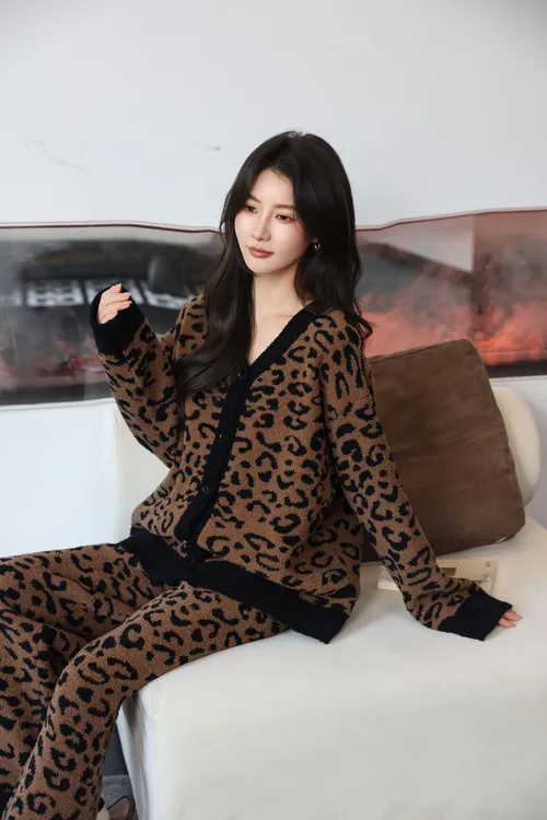 CL-2025秋冬半边绒加绒豹纹开衫可外穿家居服睡衣套装女款2571