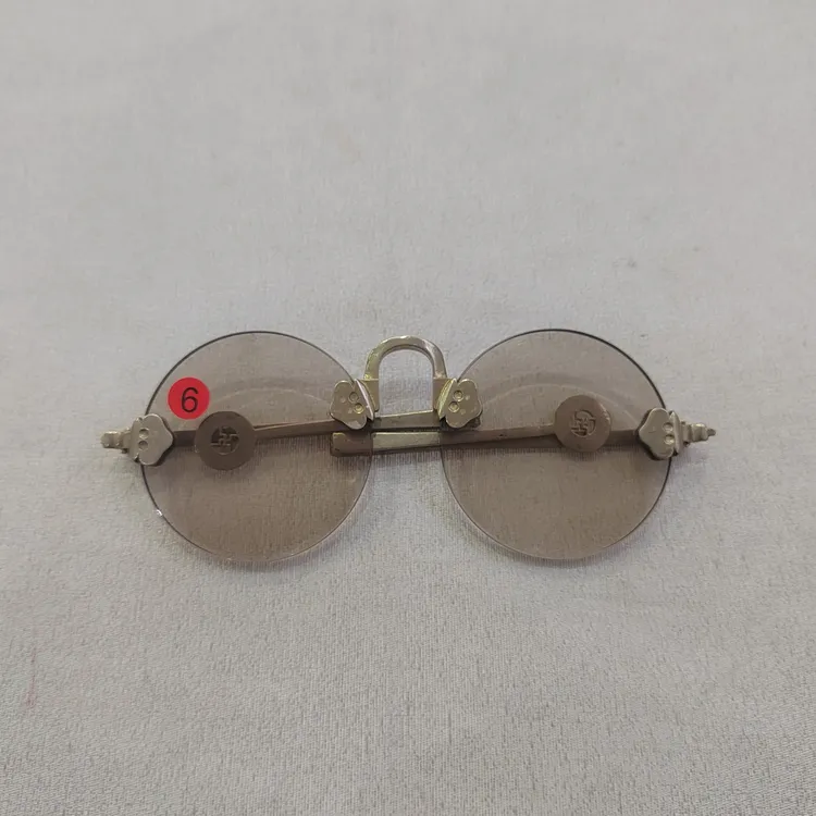 淡茶色精品眼镜，尺寸5..4cm镜片厚度3.8mm