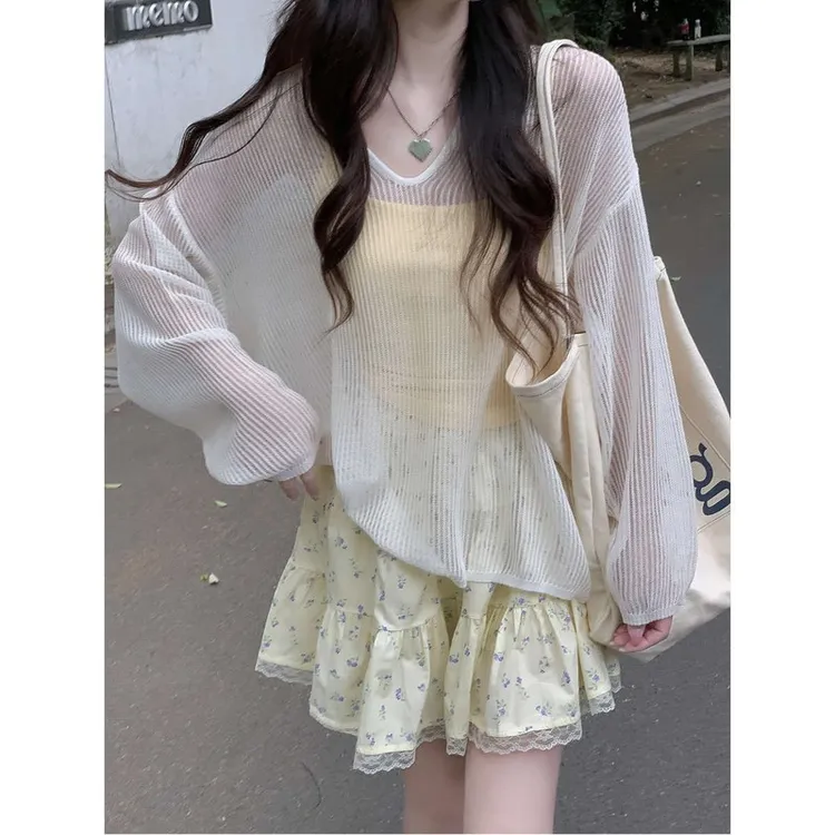 【WASEI水冰冰】白色V领镂空罩衫搭配碎花短裙吊带背心套装女夏季