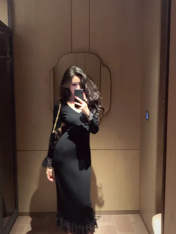 金南一纯色蕾丝刺绣V领针织连衣裙0101411274