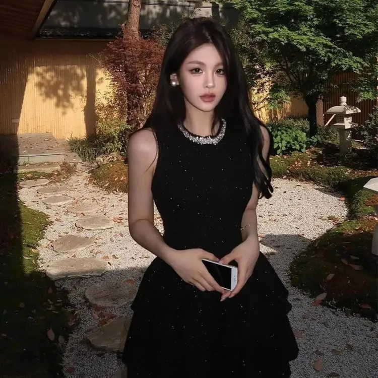 法式千金风辣妹收腰细闪小黑裙法式背心气质生日高级名媛夏季连衣