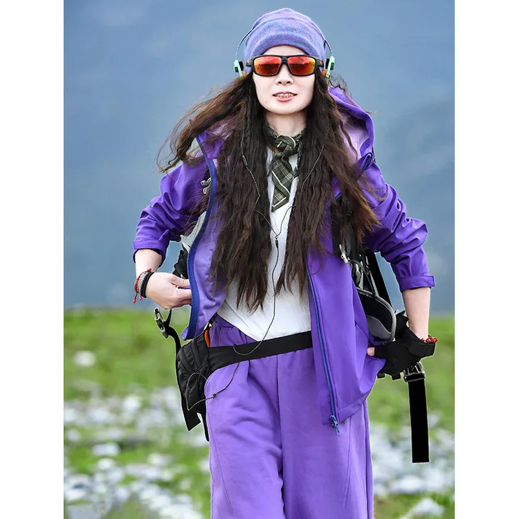 北京森林户外原创多巴胺防水透气徒步登山专业连帽保暖抓绒软壳衣