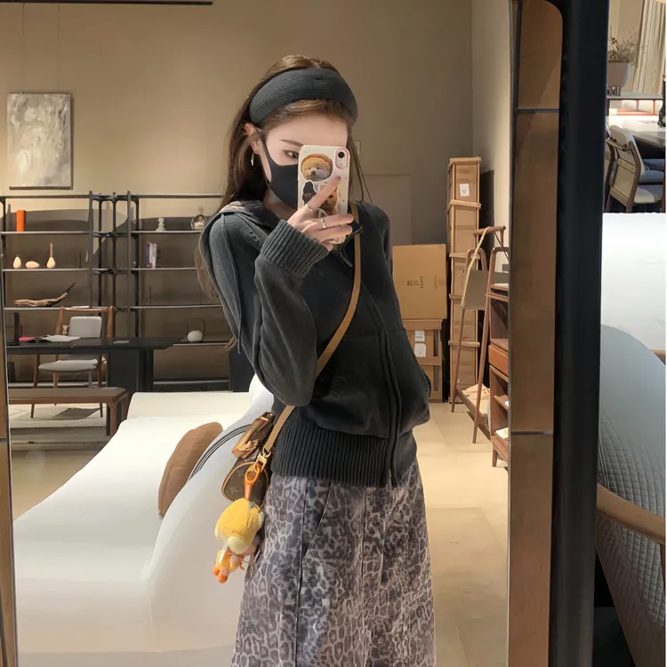 美式复古格子拼接连帽毛衣秋冬2025新款修身显瘦短款针织开衫外套
