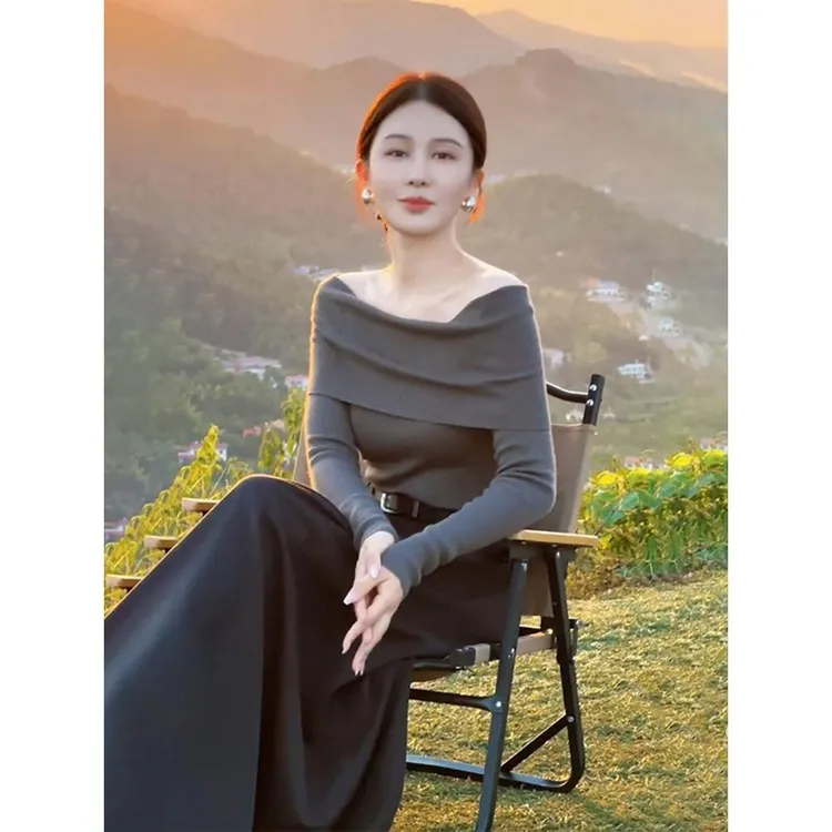 法式灰色一字肩修身针织衫女秋冬设计感露肩打底毛衣气质内搭上衣