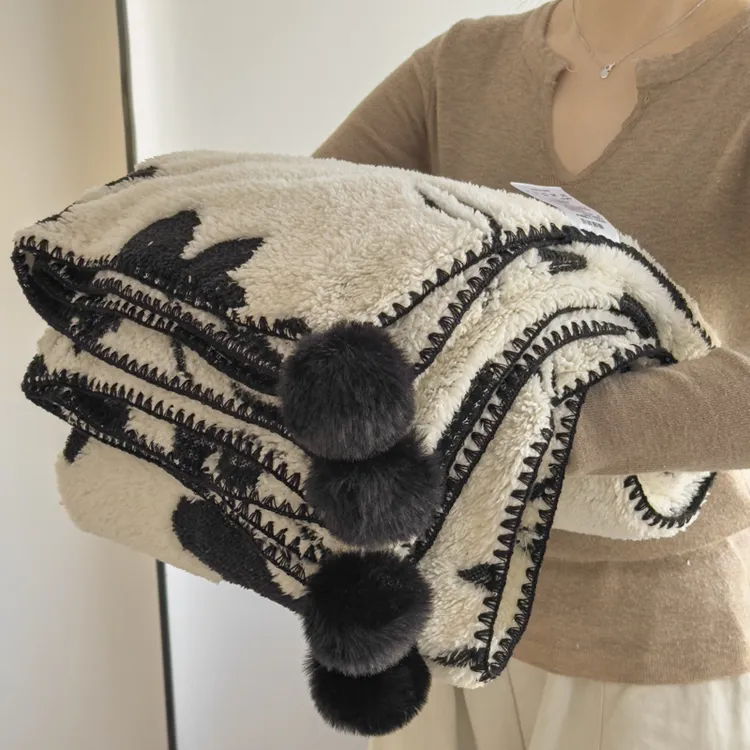 羊羔绒毛毯冬季加厚办公室午睡毯休闲空调沙发盖毯高级毛球小毯子