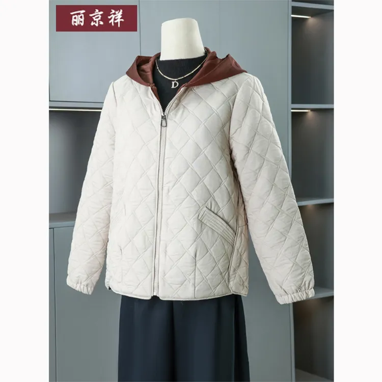 妈妈秋装外套休闲连帽夹克2025新款中老年人春秋大码宽松上衣服女