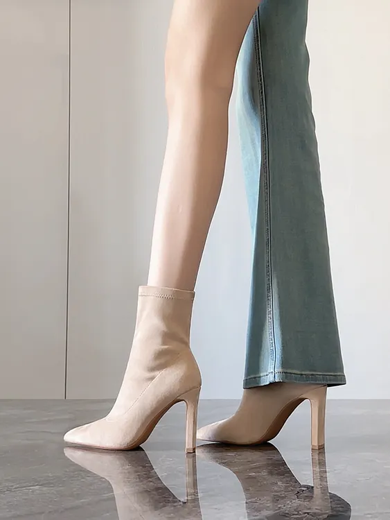 杏色细跟绒面短靴女2025年新款秋冬尖头粗跟中筒弹力高跟瘦瘦靴女