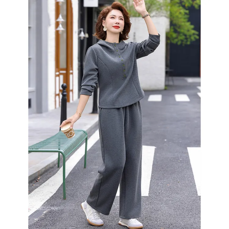 妈妈秋装休闲运动服套装2025新款中老年长袖卫衣女春秋洋气两件套