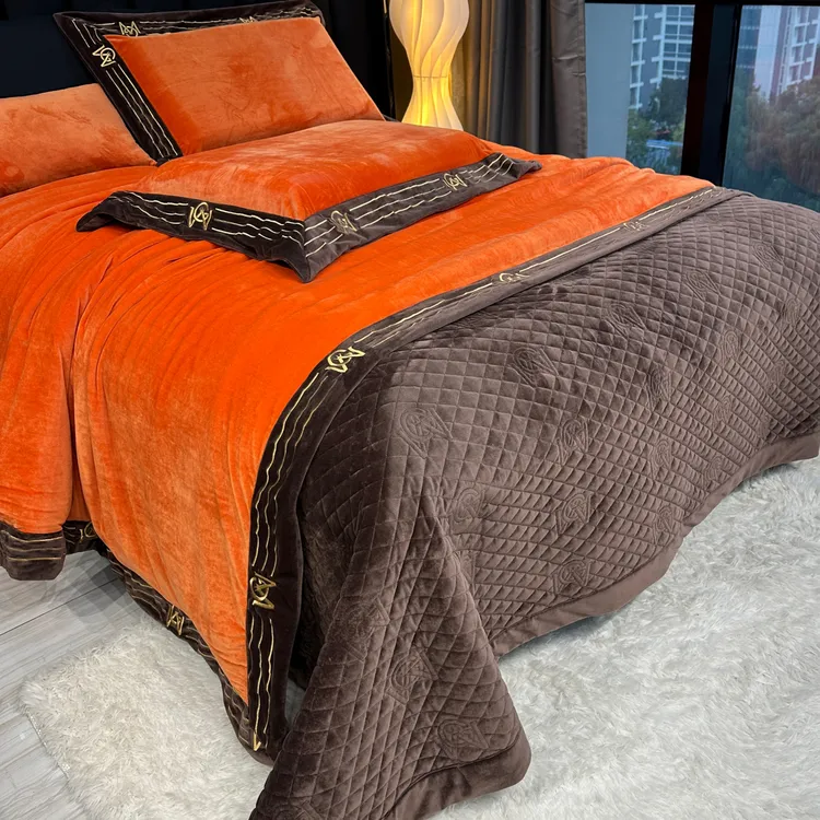 小洋床品冬季【臻丝绒系列】雪尼尔绒床盖款高定刺绣云感保暖四件套