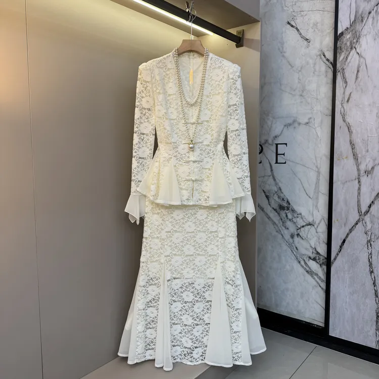 2025秋冬欧货复古国风盘扣v领设计气质显瘦收腰上衣+半裙套装7223