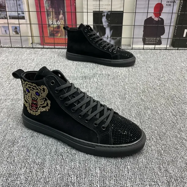 高帮男鞋新款潮鞋个性板鞋韩版潮流短靴虎头水钻百搭软底舒适