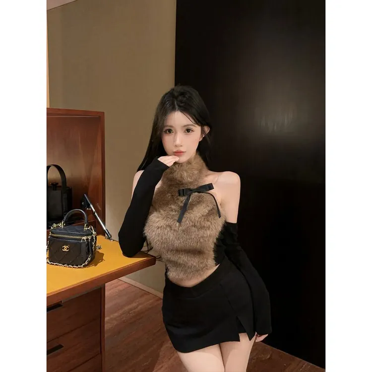 2025冬季新款千金风仿皮草环保毛挂脖领连袖背心小衫百搭裙裤套装
