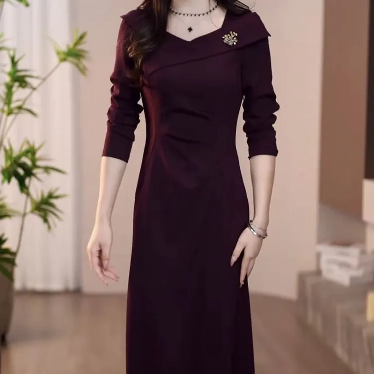 高级精纺优雅气质简约显瘦礼服裙2025秋季新款遮肉减龄年轻连衣裙