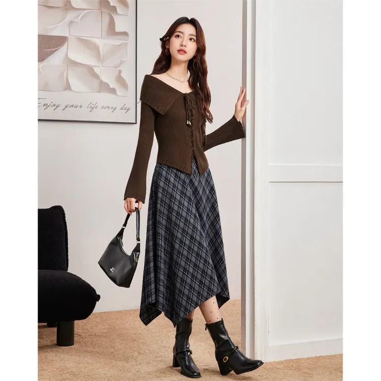 IEF/爱依服2025秋季新款纯欲性感一字肩设计修身显瘦百搭毛织上衣