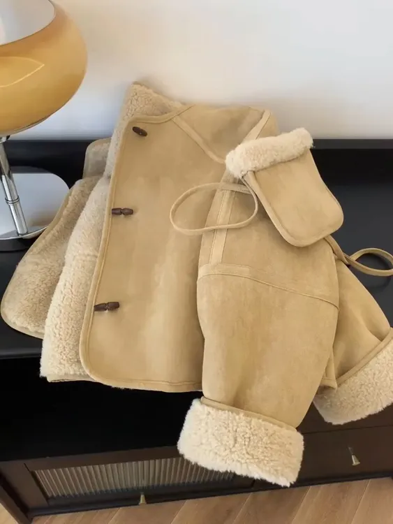 复古卡其色圆领牛角扣皮毛一体外套女秋冬设计感休闲百搭夹克上衣