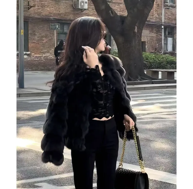 2025轻奢气质狐狸毛外套YC238